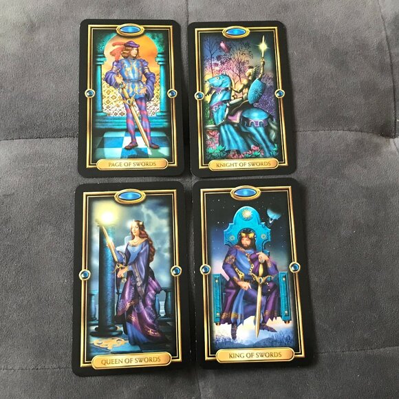 Easy Tarot Kit featuring Gilded Tarot Ciro Marchetti & Spread Sheet - Picture 8 of 11